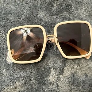 Chic Beige Square Sunglasses